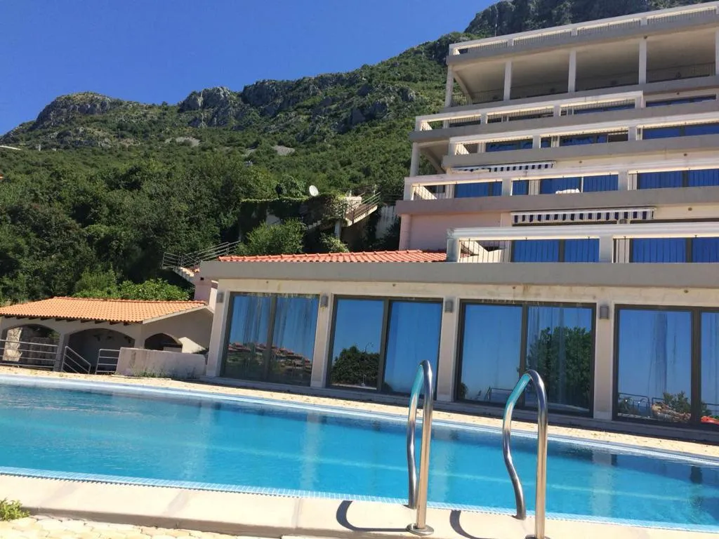 A unique villa with two swimming pools and a perfect view